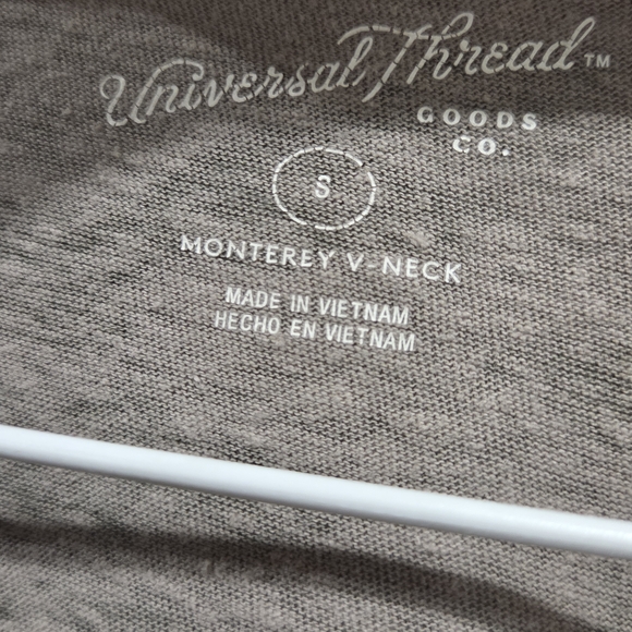 Universal Thread Camo V-Neck Tee - Picture 2 of 2